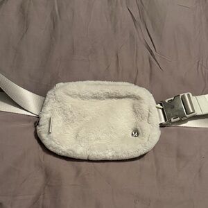 Lululemon Everywhere Belt Bag Plush Fleece